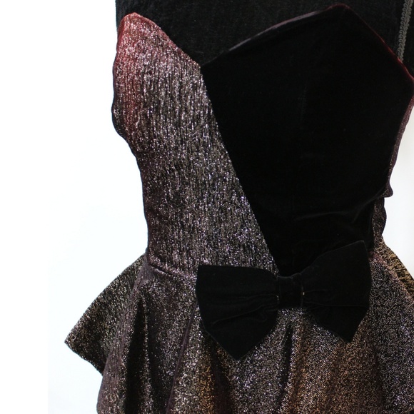 Vintage Velvet Sweetheart Neck Peplum Top - Picture 3 of 7